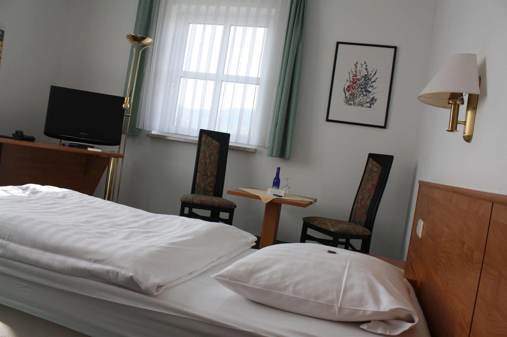 Hotel & Restaurant Bergfried Saalfeld Saale Zewnętrze zdjęcie